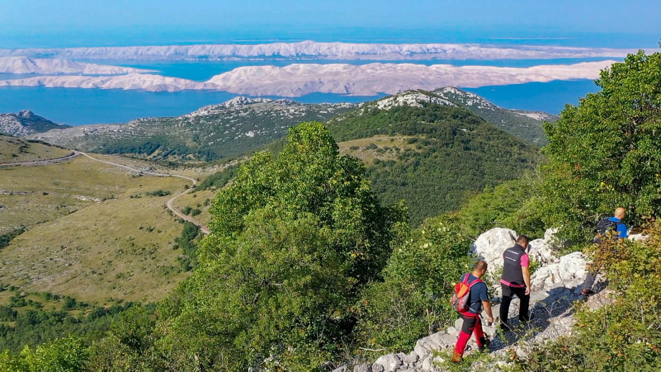 Wandel door de ruwe natuur in park Velebit  Beeld: Lika-Senj TB