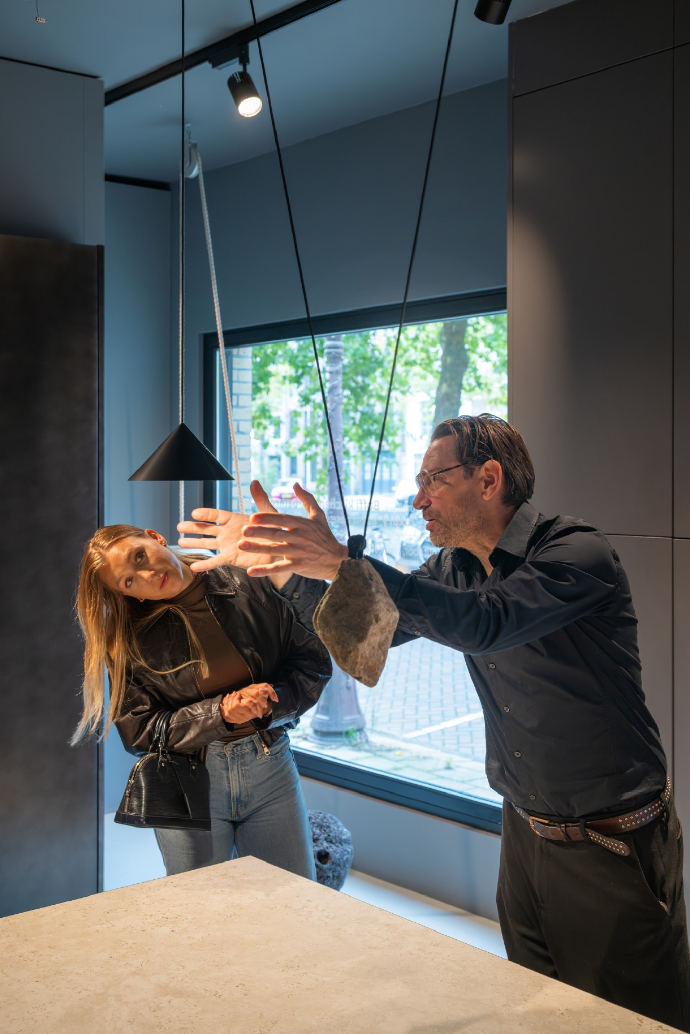 Jesse Visser presenteert zijn werk bij Dis Studio tijdens GLUE 2025b tijdens GLUE 2025 Beeld: Ilco Kemmere
