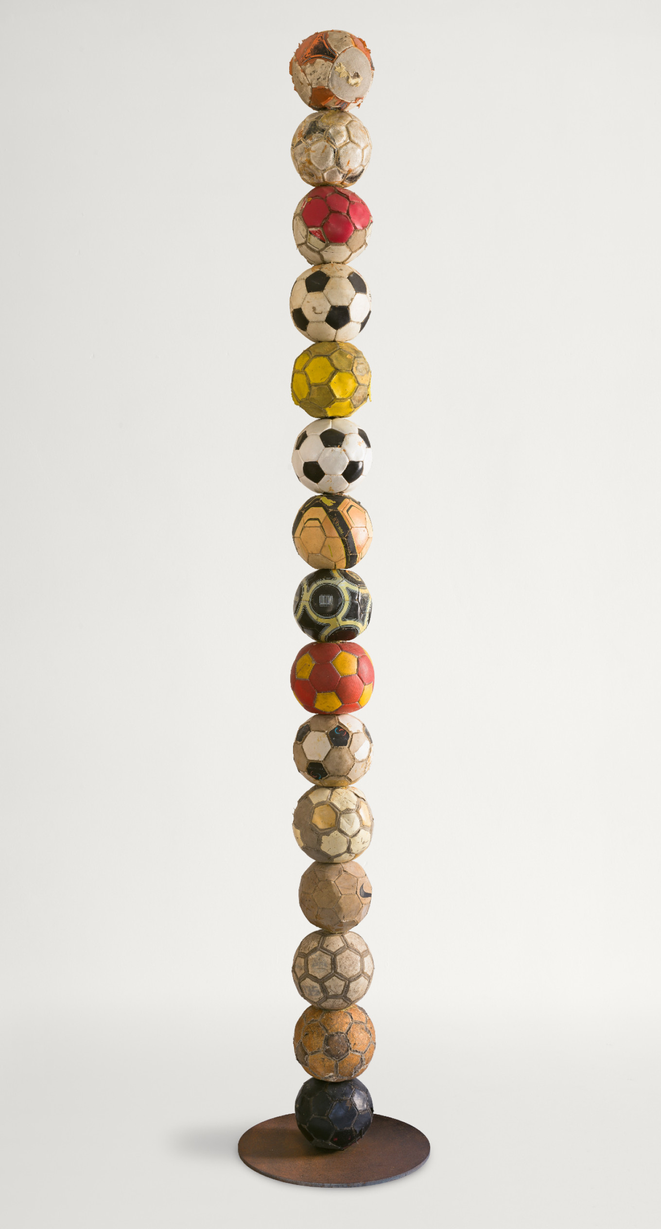© Philip Aguirre y Otegui, Tour du Monde, foto © Koen de Waal, Collectie Roger Szmulewicz. & Arpaïs Du Bois 
