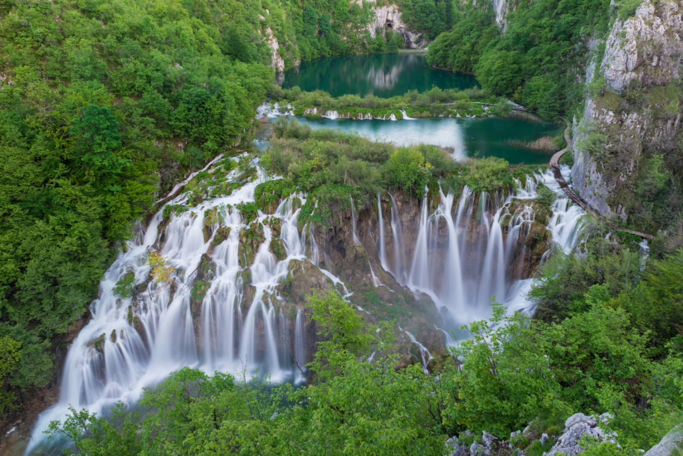 Aanschouw zestien turquoise meren in Plitvice Beeld: Luka Esenko