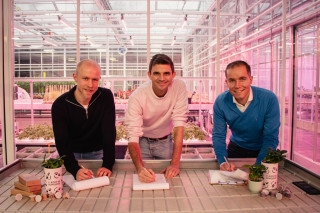links: Alex van Klink (HAS green academy), midden: Walter Morriën (De Koffiejongens) rechts: Robert Duijvestijn (InnoGrowers)